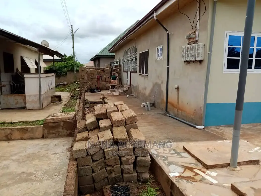 Furnished 6bdrm Block of Flats in Asuakwa Liberation, Sunyani Municipal in Sunyani Municipal