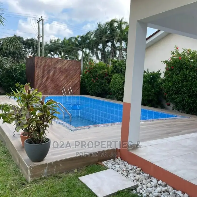 4bdrm House in Baatsona Total for Sale in Baatsona Total
