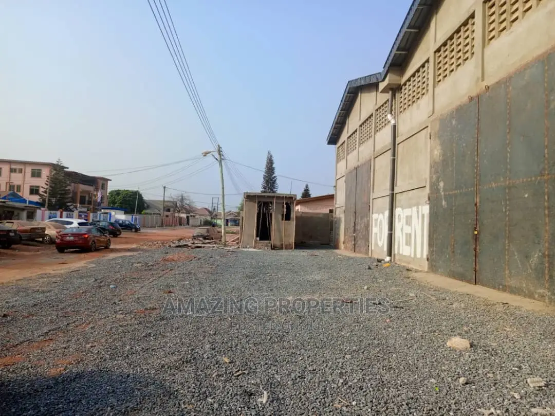 1950 Sqm Warehouse for Rent at Spintex in Baatsona Total