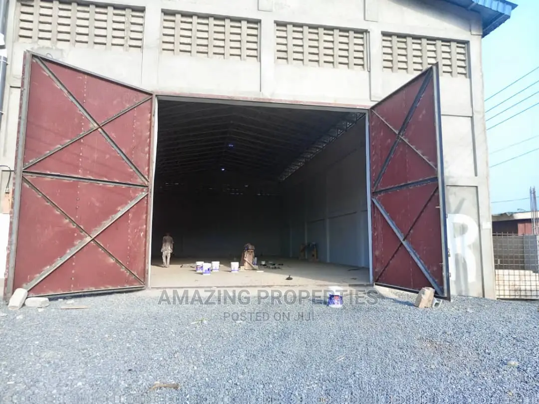 1950 Sqm Warehouse for Rent at Spintex in Baatsona Total