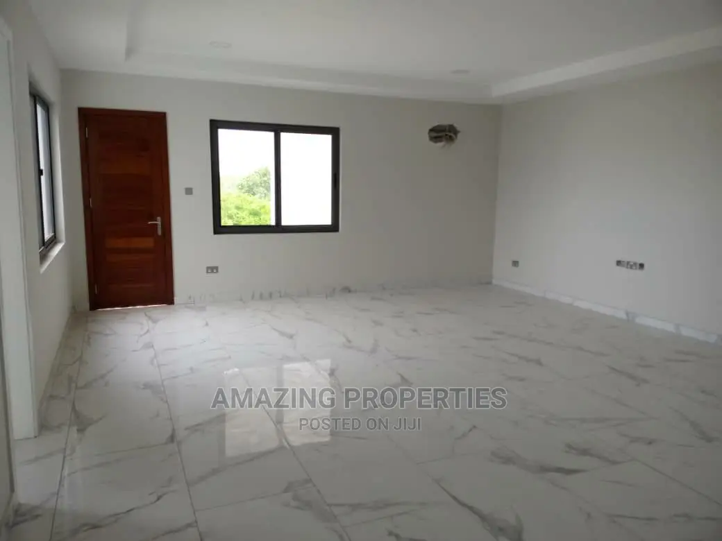 2bdrm House in 2 Bedrooms Available for rent in Spintex