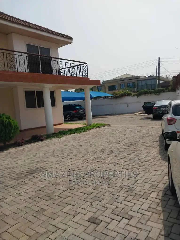 4bdrm House in Labone for Rent in Labone