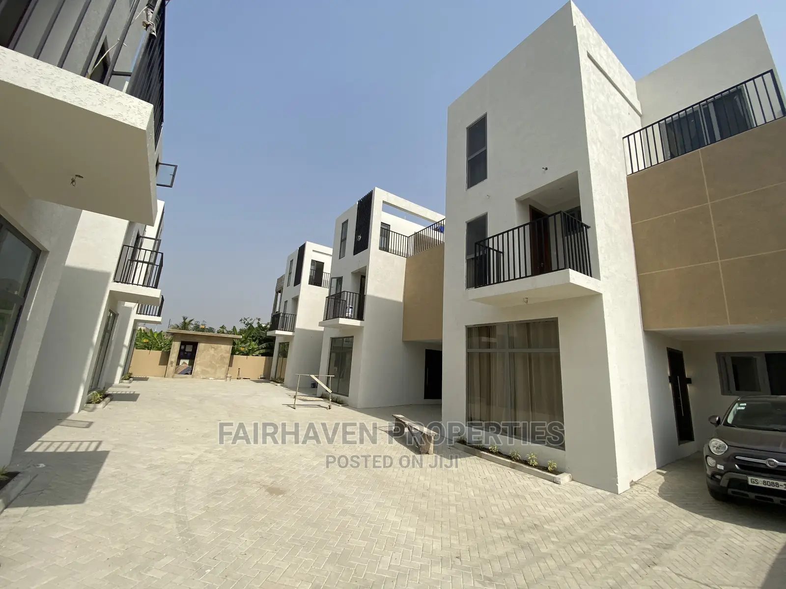 3bdrm Townhouse/Terrace in Tseaddo, Airport Residential Area for Sale in Airport Residential Area