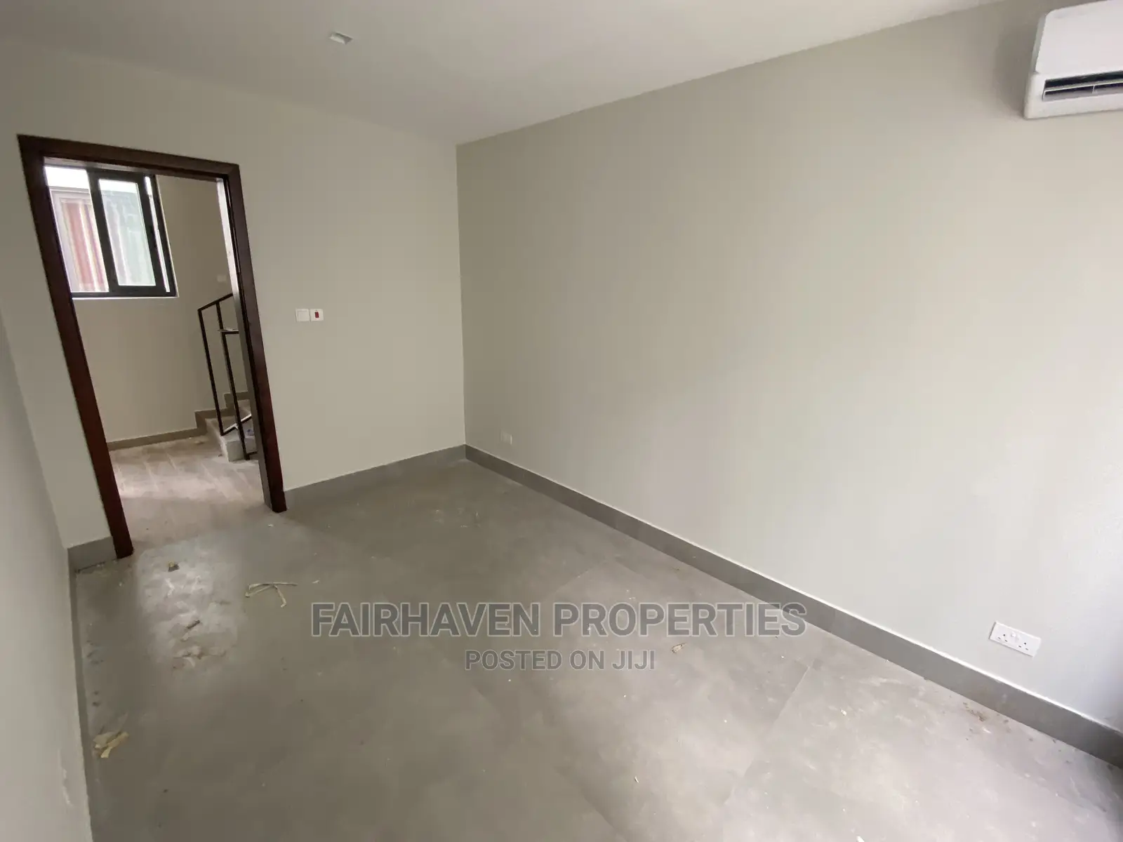 3bdrm Townhouse/Terrace in Tseaddo, Airport Residential Area for Sale in Airport Residential Area