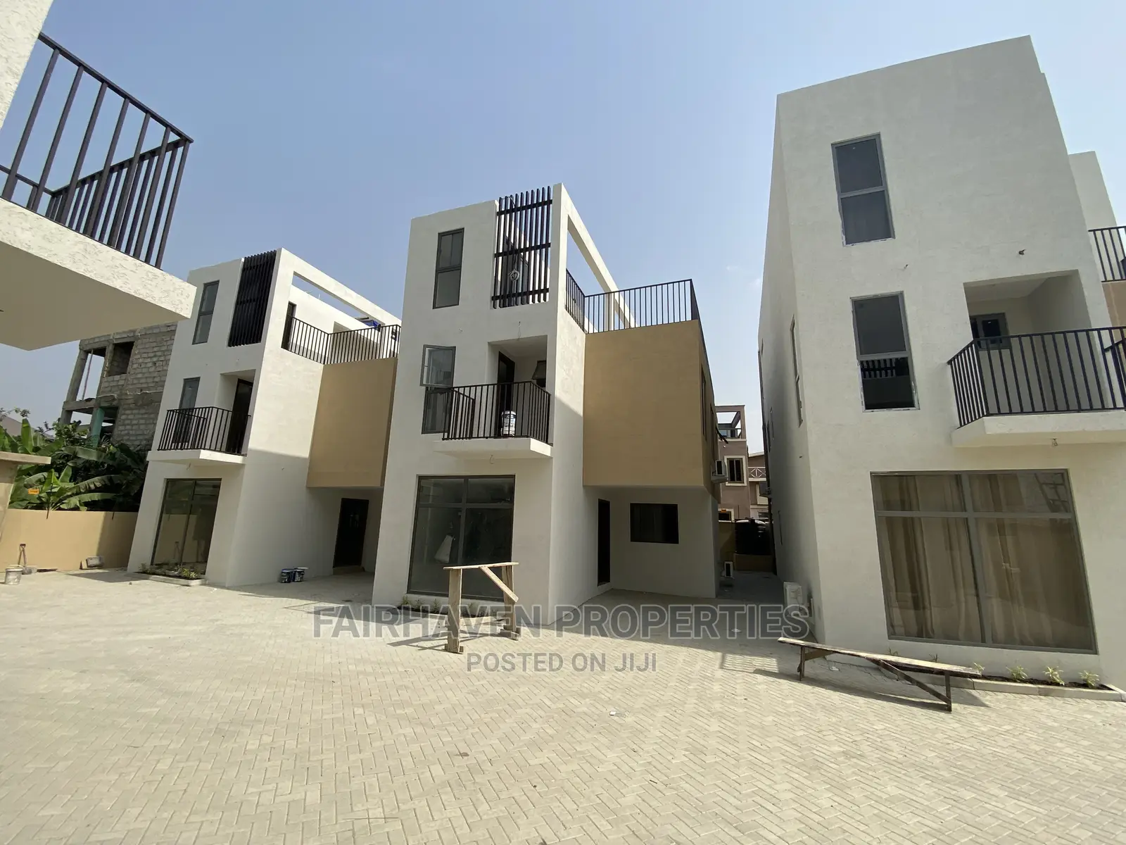 3bdrm Townhouse/Terrace in Tseaddo, Airport Residential Area for Sale in Airport Residential Area