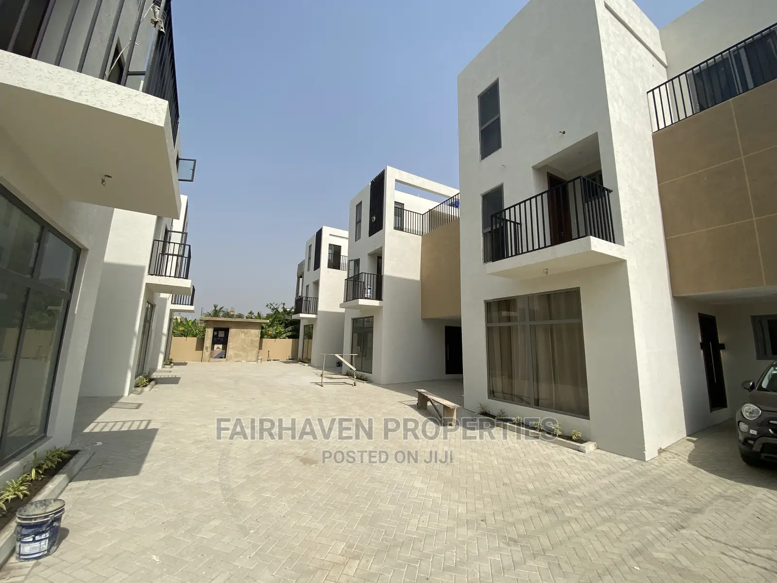 3bdrm Townhouse/Terrace in Tseaddo, Airport Residential Area for Sale in Airport Residential Area