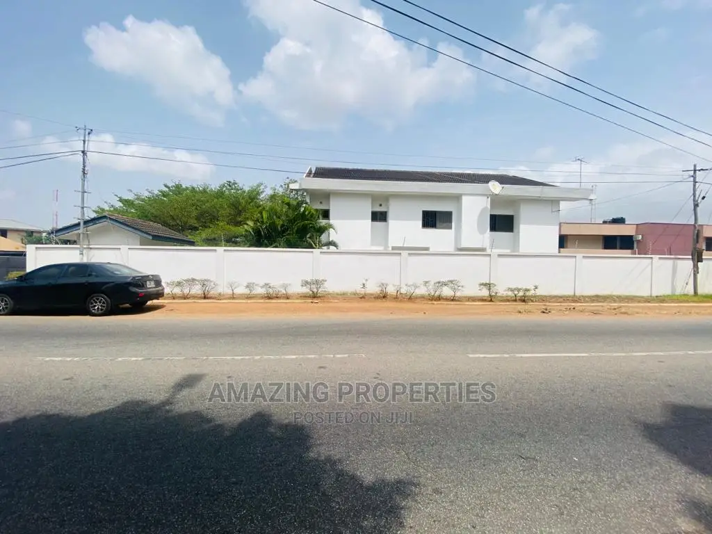 4bdrm House in Airport Residential Area for Sale in Airport Residential Area
