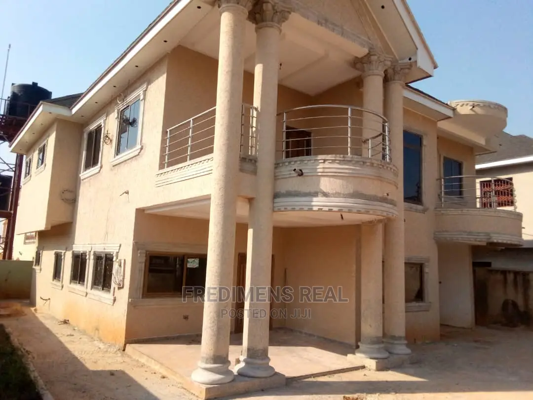 4bdrm House in Fredimens Real, Kumasi Metropolitan for Sale in Kumasi Metropolitan
