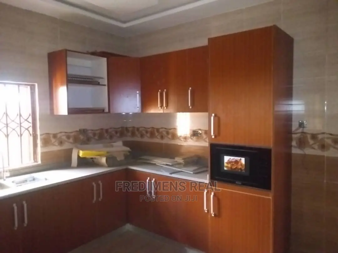 4bdrm House in Fredimens Real, Kumasi Metropolitan for Sale in Kumasi Metropolitan
