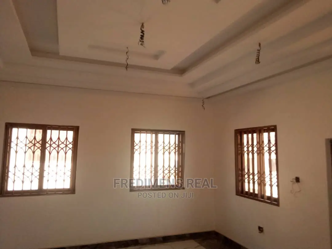 4bdrm House in Fredimens Real, Kumasi Metropolitan for Sale in Kumasi Metropolitan