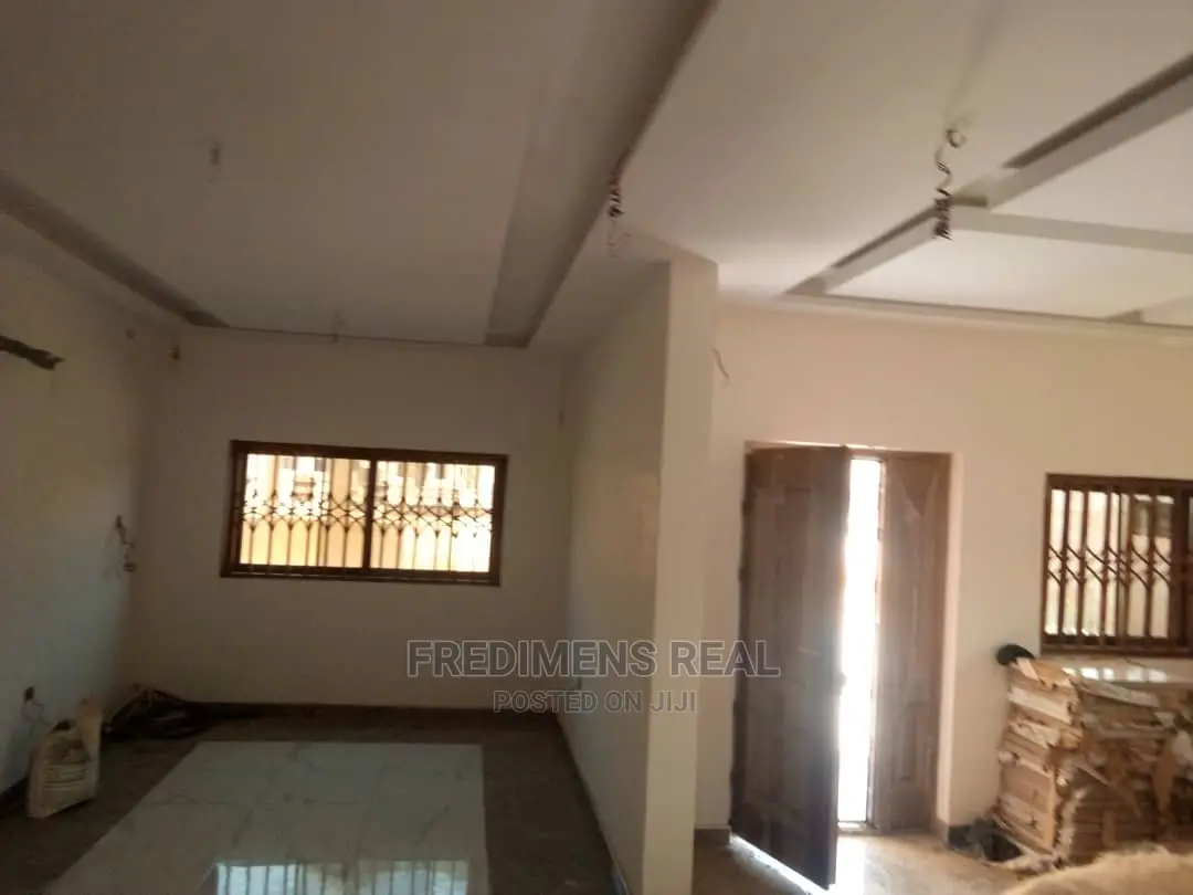 4bdrm House in Fredimens Real, Kumasi Metropolitan for Sale in Kumasi Metropolitan