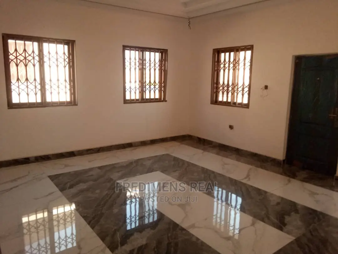 4bdrm House in Fredimens Real, Kumasi Metropolitan for Sale in Kumasi Metropolitan