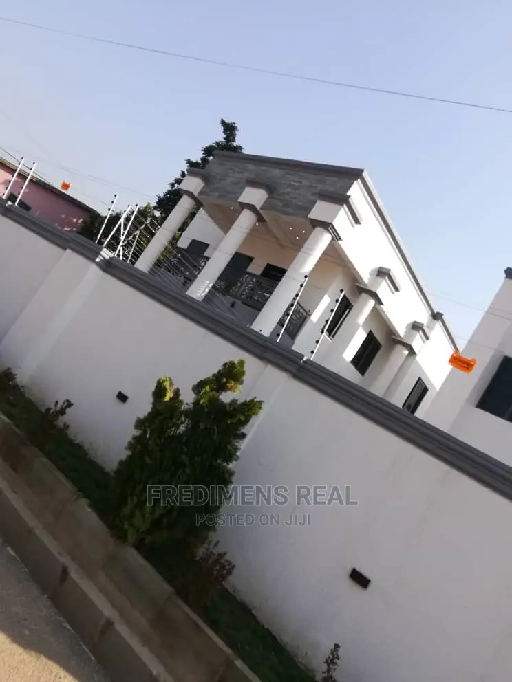 4bdrm House in Fredimens Real, Kumasi Metropolitan for Sale in Kumasi Metropolitan