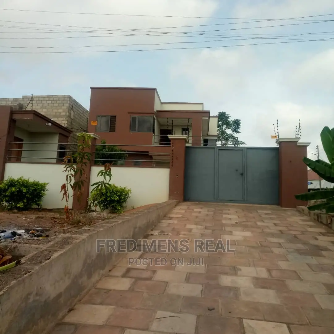 4bdrm House in Fredimens Real, Kumasi Metropolitan for Sale in Kumasi Metropolitan
