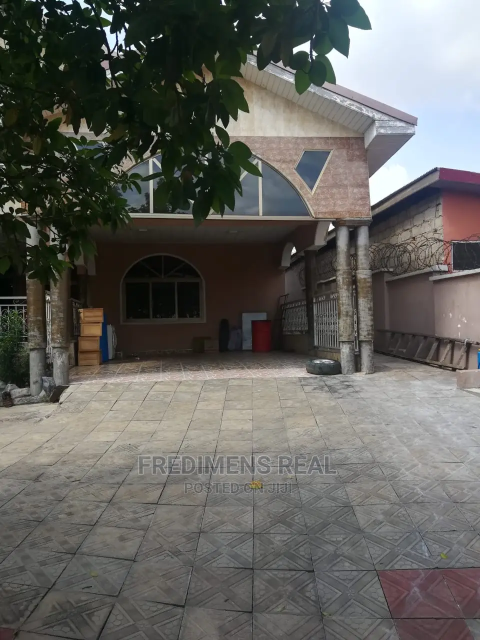 6bdrm House in Fredimens Real, Kumasi Metropolitan for Sale in Kumasi Metropolitan