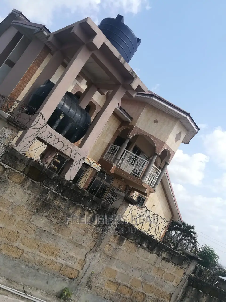 6bdrm House in Fredimens Real, Kumasi Metropolitan for Sale in Kumasi Metropolitan