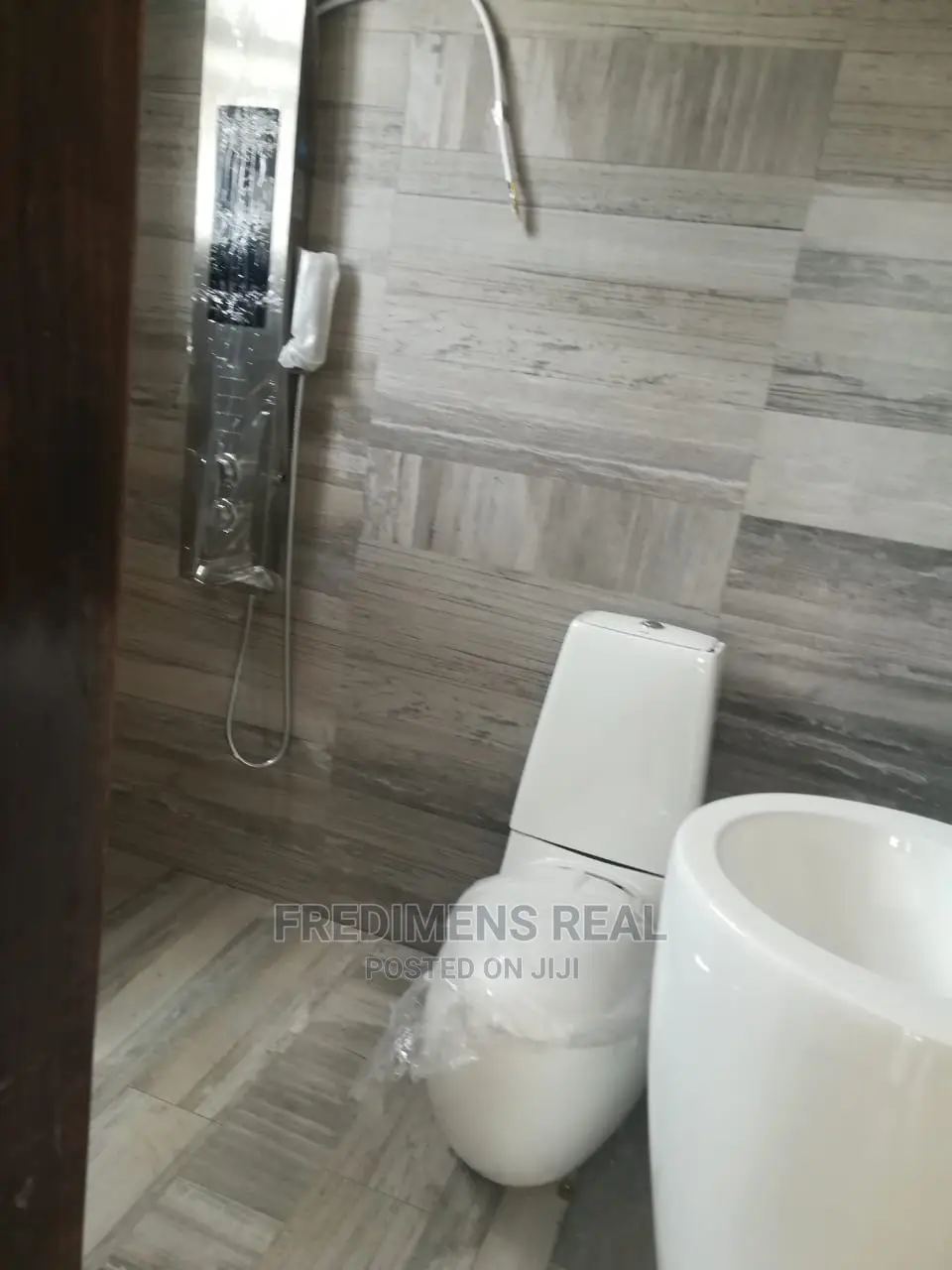 8bdrm Apartment in Fredimens Real, Kumasi Metropolitan for Sale in Kumasi Metropolitan