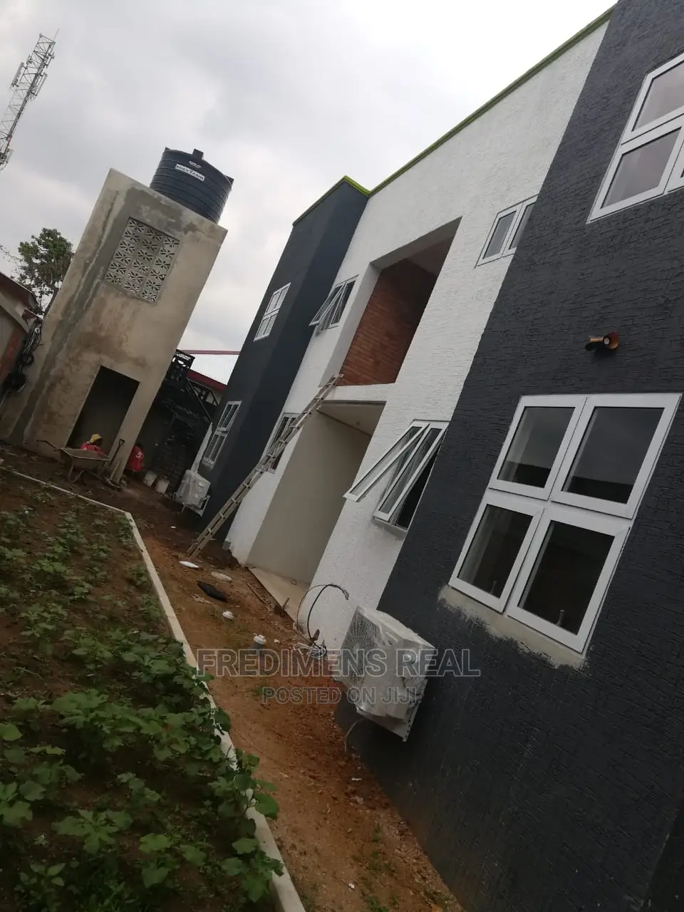 8bdrm Apartment in Fredimens Real, Kumasi Metropolitan for Sale in Kumasi Metropolitan
