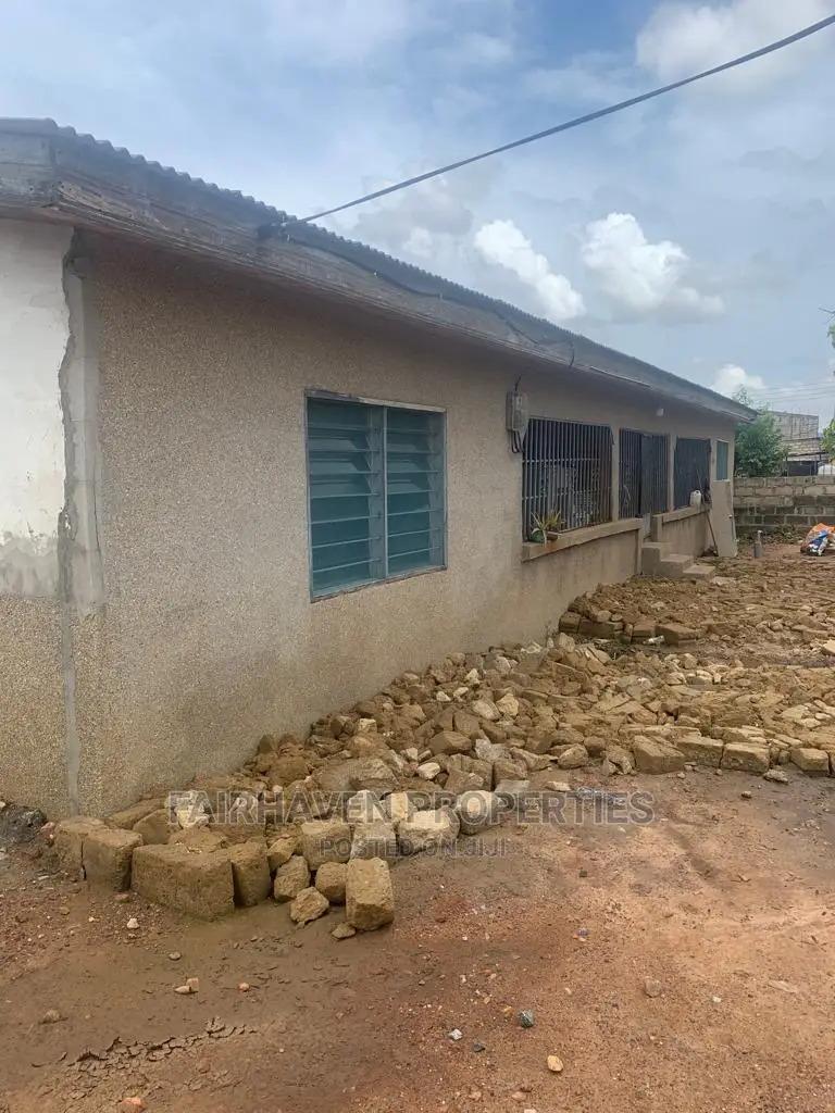 5bdrm House in Bushroad, Teshie for Sale in Teshie