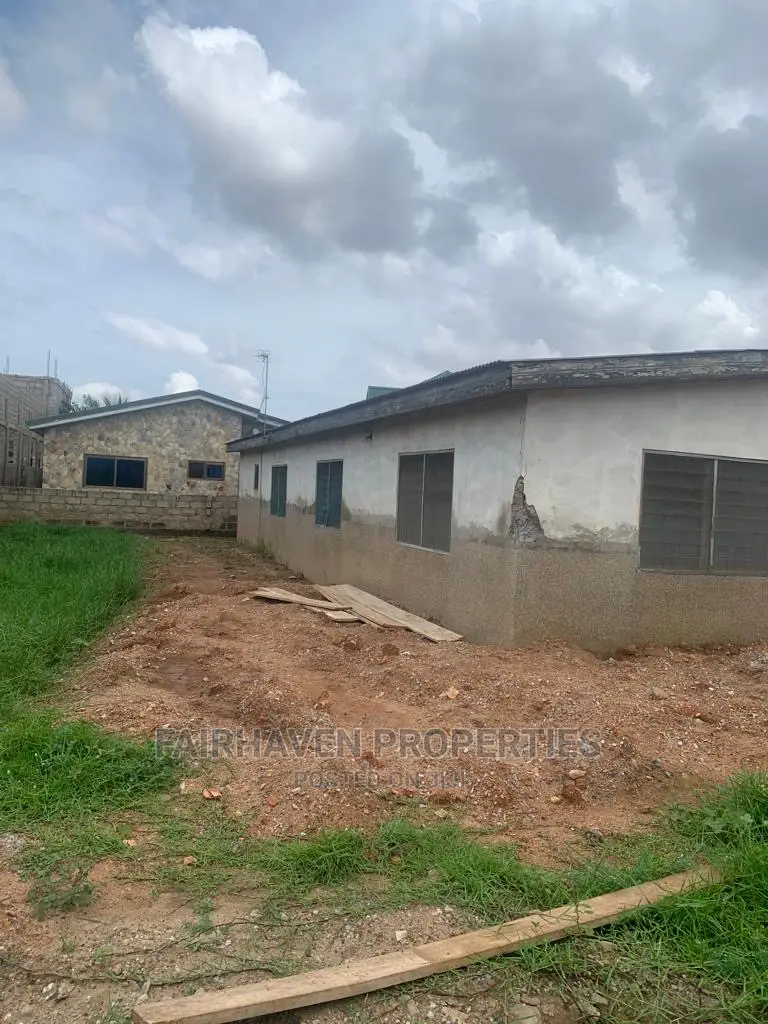 5bdrm House in Bushroad, Teshie for Sale in Teshie