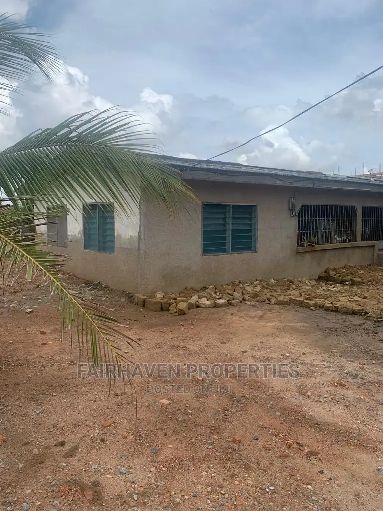 5bdrm House in Bushroad, Teshie for Sale in Teshie