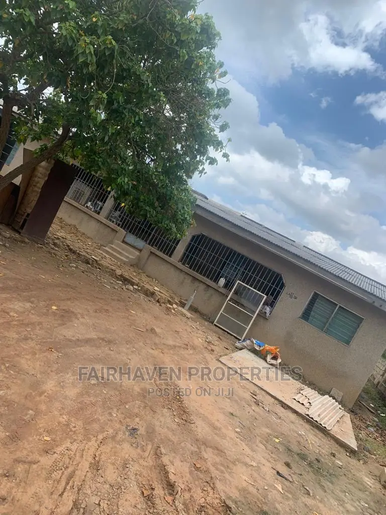 5bdrm House in Bushroad, Teshie for Sale in Teshie