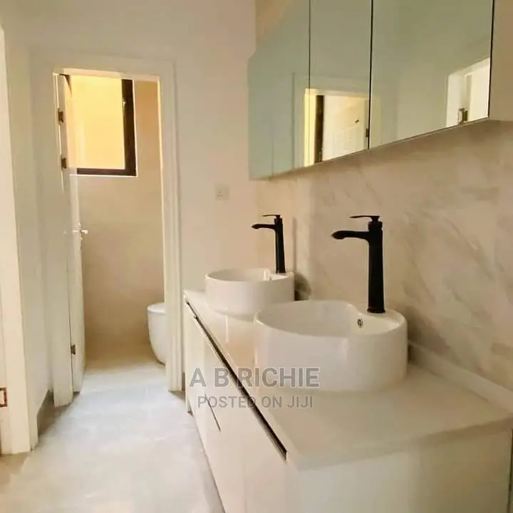 5bdrm Townhouse/Terrace in East Legon for Sale in East Legon