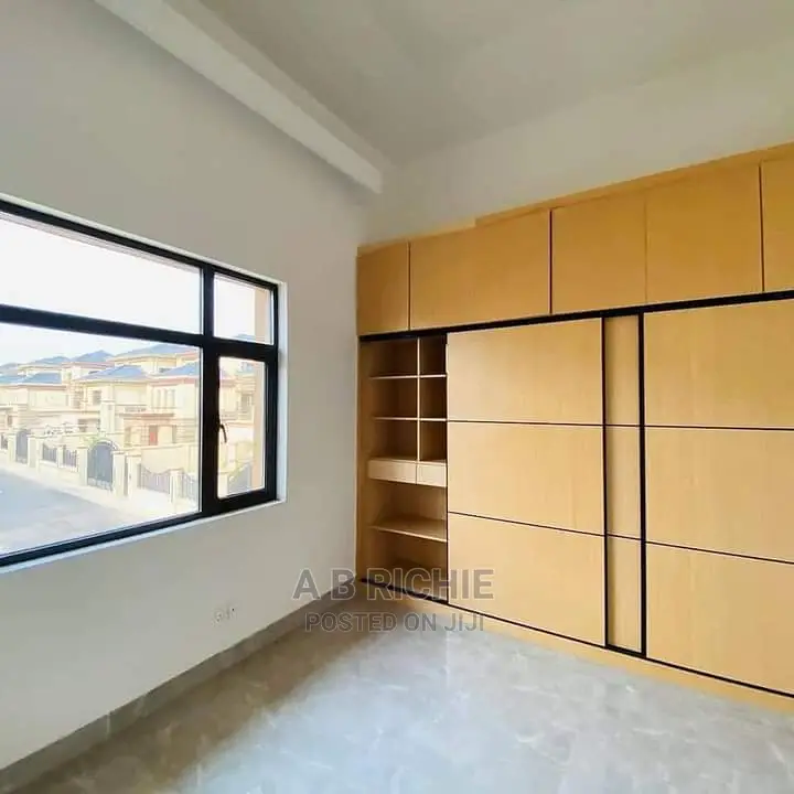 5bdrm Townhouse/Terrace in East Legon for Sale in East Legon