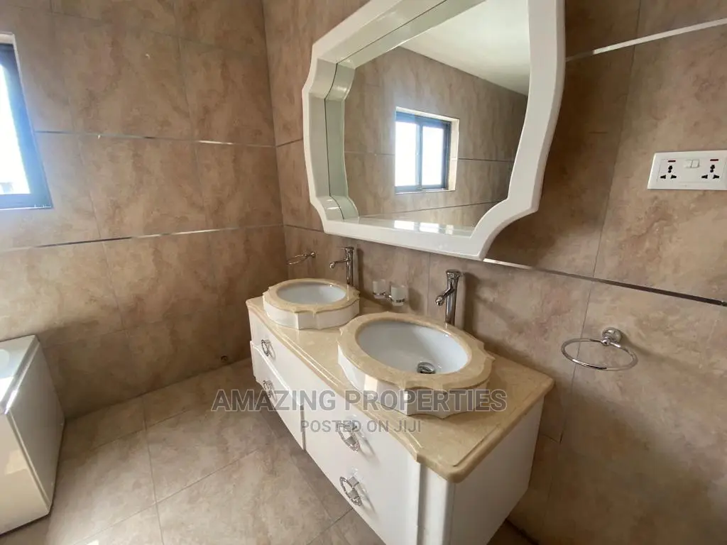 5bdrm House in East Legon for Sale in East Legon