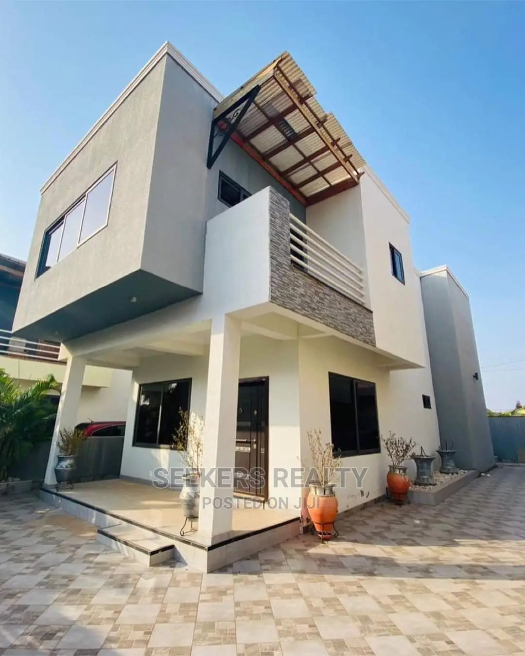 4bdrm Townhouse / Terrace in Seekers Realty, Haatso for Rent in Haatso