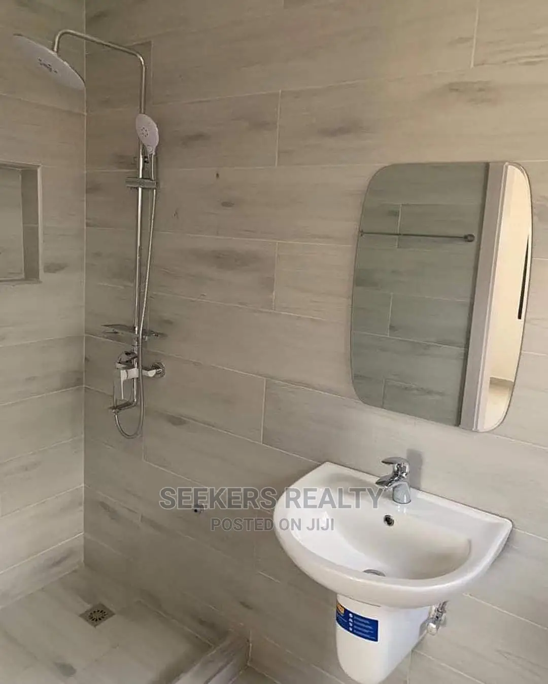 4bdrm Townhouse / Terrace in Seekers Realty, Haatso for Rent in Haatso