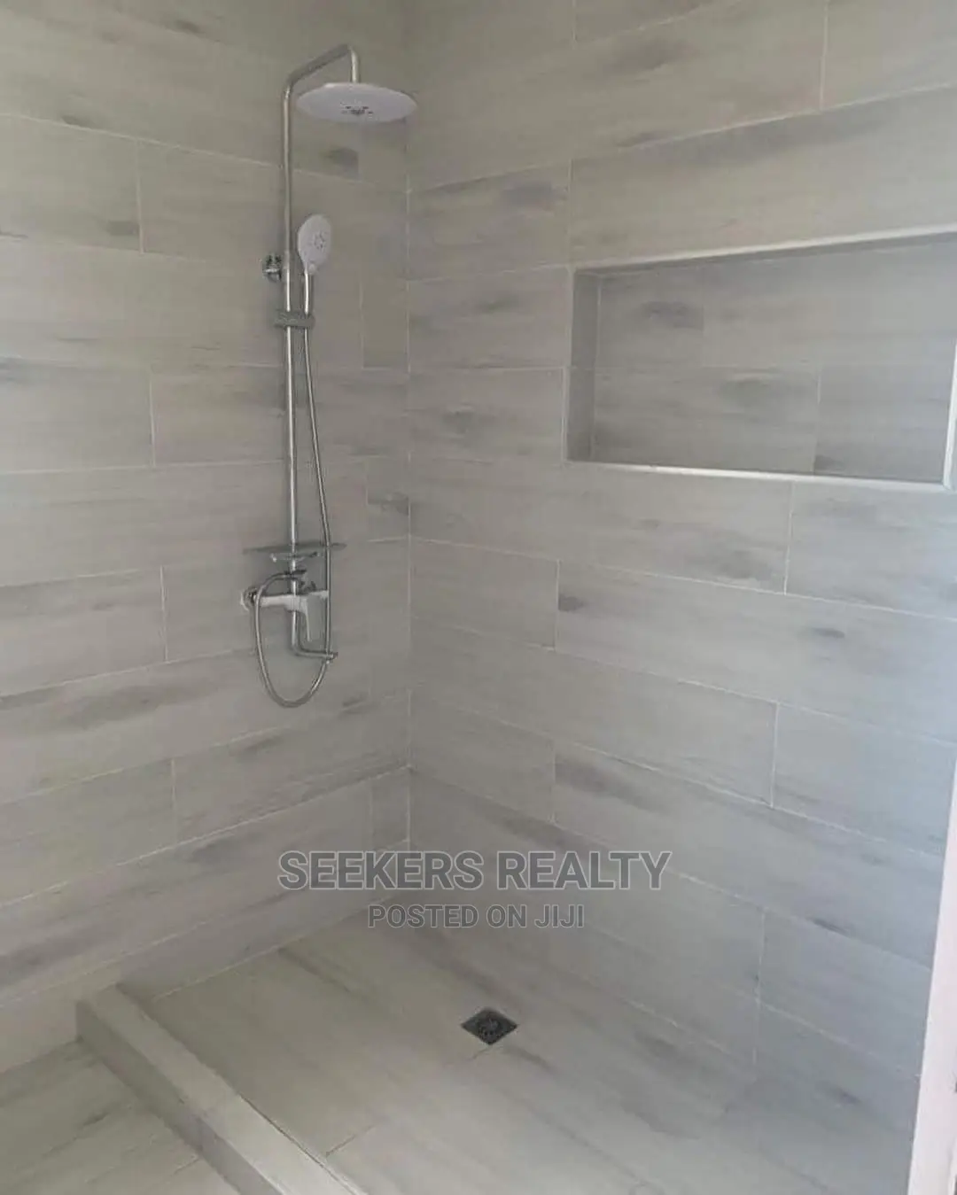 4bdrm Townhouse / Terrace in Seekers Realty, Haatso for Rent in Haatso