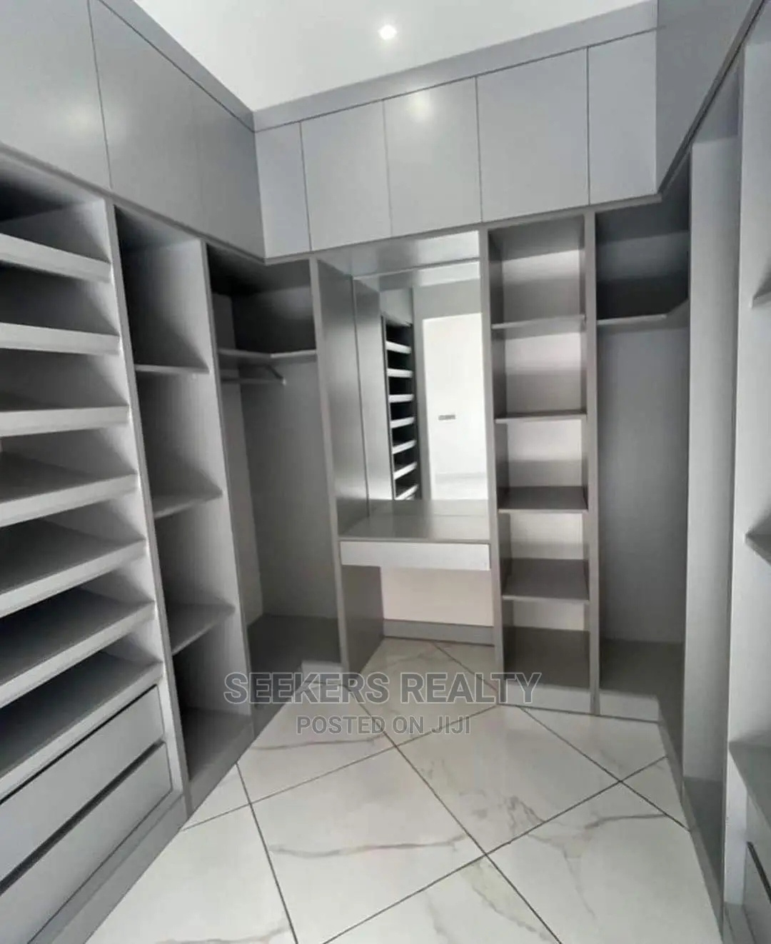 5bdrm House in Seekers Realty, Accra Metropolitan for Sale in Accra Metropolitan