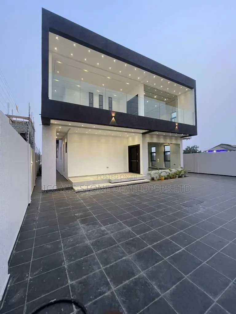 4bdrm Mansion in Adenta for Sale in Adenta