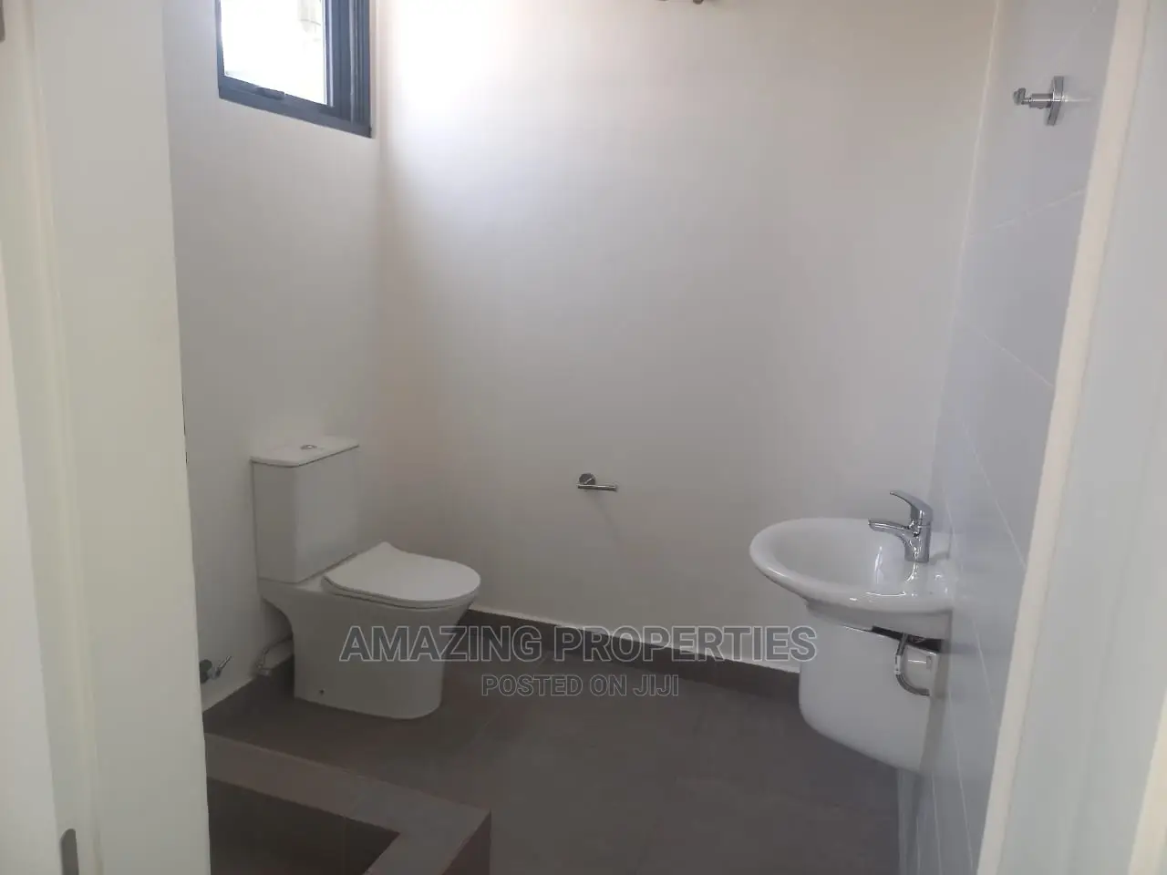 4bdrm Townhouse / Terrace in 4Bedroom Townhouse, Accra Metropolitan in Accra Metropolitan