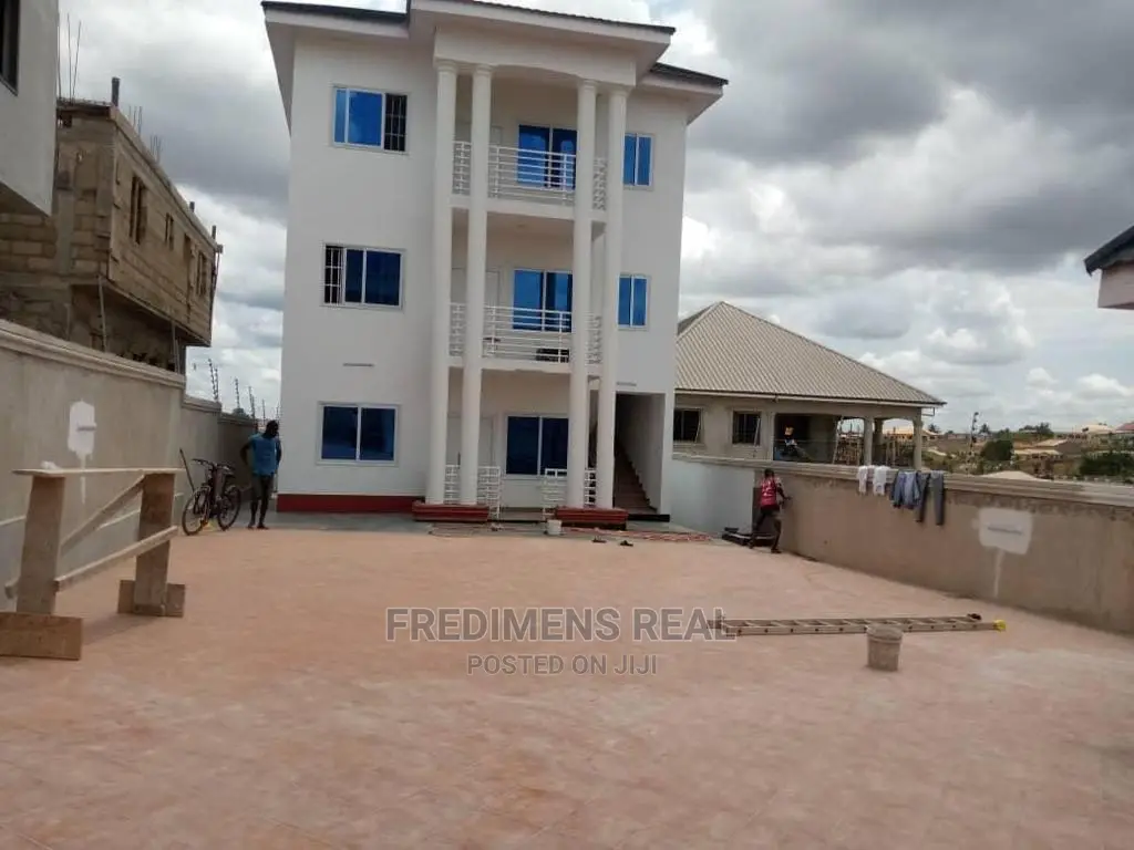 3bdrm House in Fredimens Real, Kumasi Metropolitan for Sale in Kumasi Metropolitan