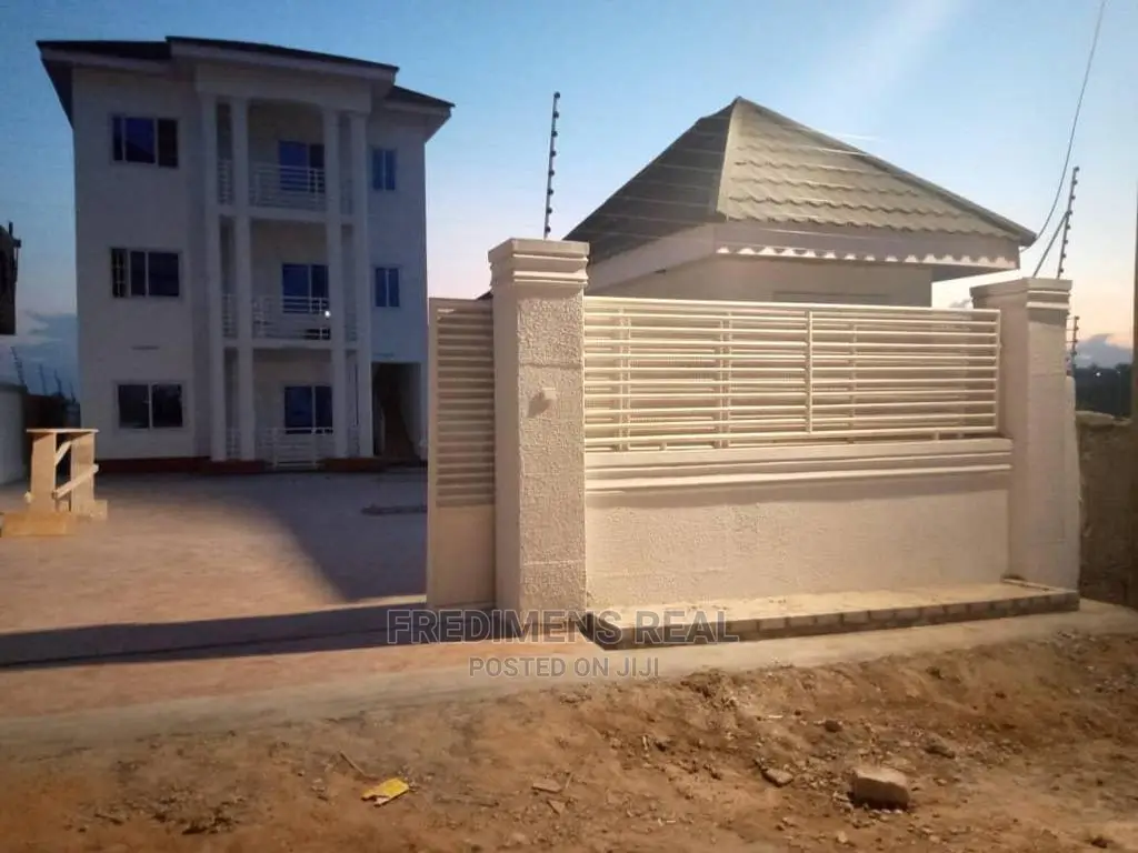 3bdrm House in Fredimens Real, Kumasi Metropolitan for Sale in Kumasi Metropolitan