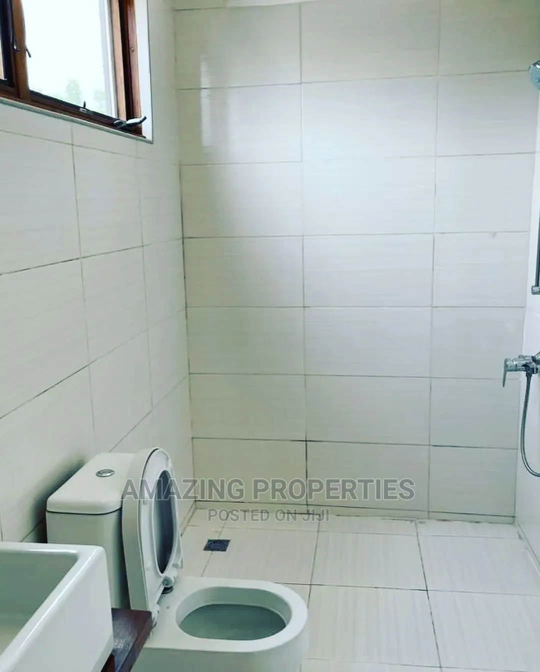 4bdrm Townhouse/Terrace in Cantonments for Sale in Cantonments