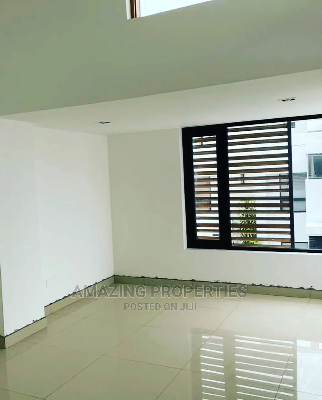 4bdrm Townhouse/Terrace in Cantonments for Sale in Cantonments