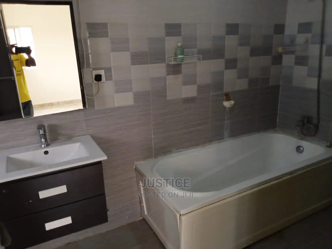 4bdrm Duplex in North Legon for rent in North Legon