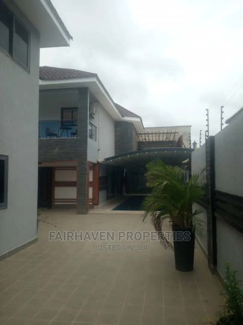 Furnished 7bdrm House in East Airport for Sale in Airport Residential Area