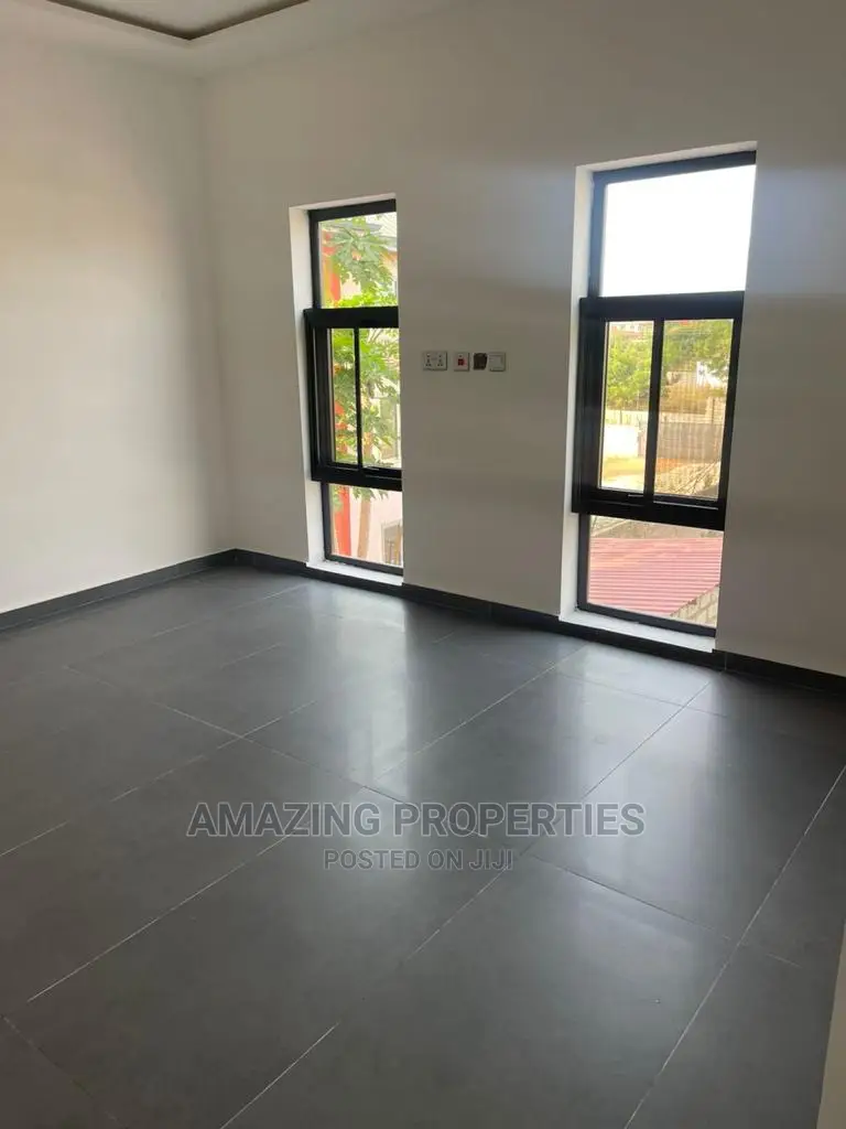 4bdrm House in Oyarifa for Sale in Oyarifa