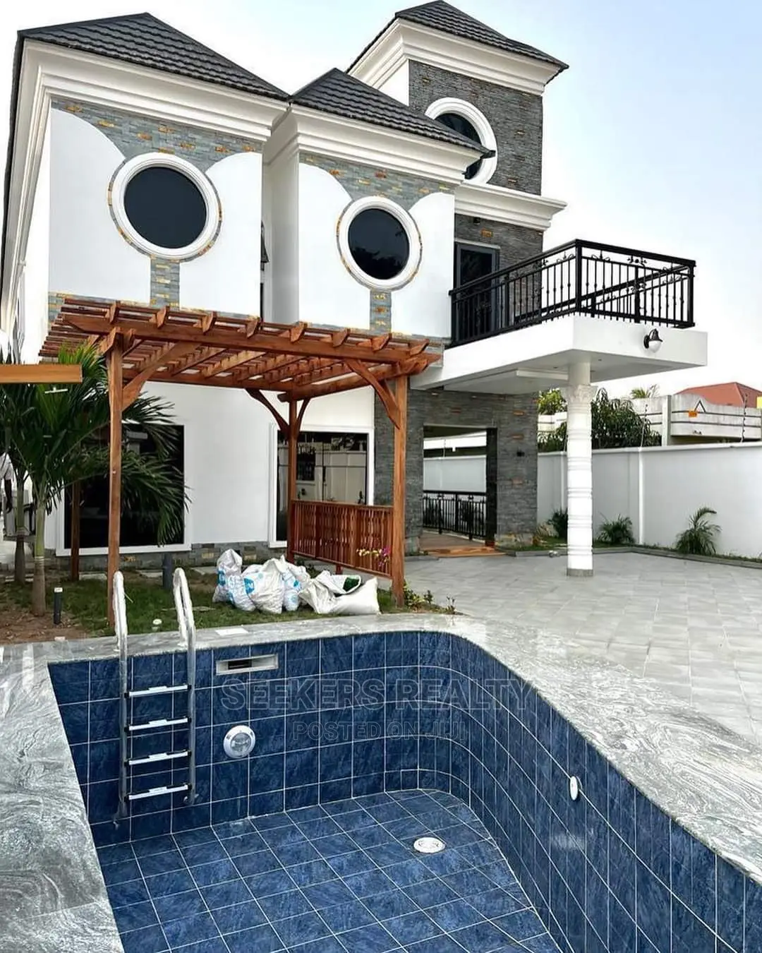 5bdrm Mansion in Seekers Realty, Spintex for Sale in Spintex