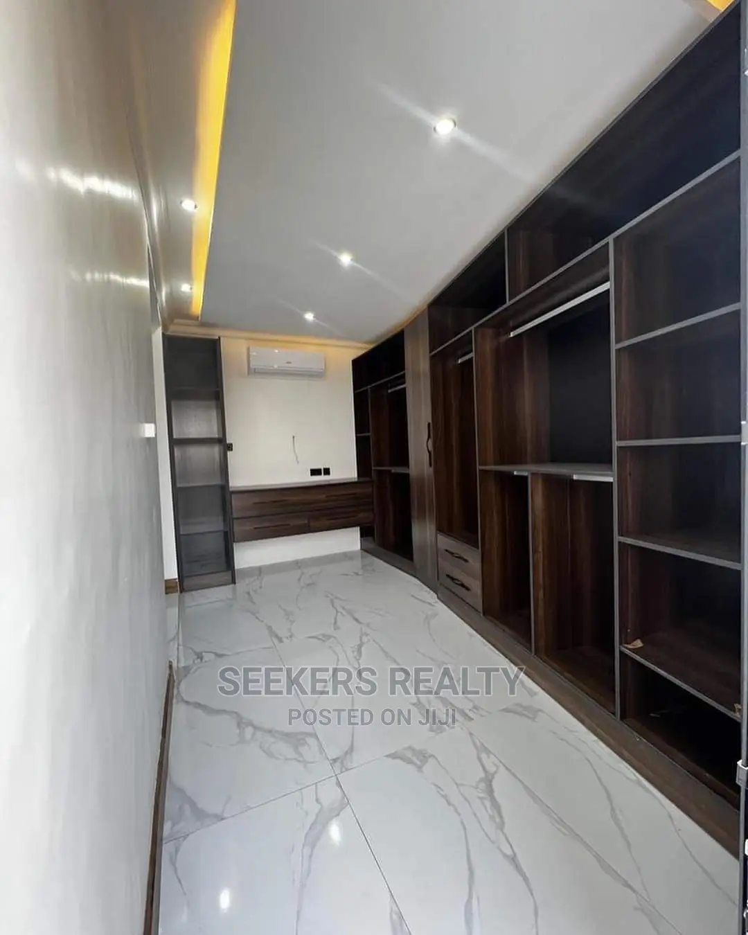 5bdrm Mansion in Seekers Realty, Spintex for Sale in Spintex