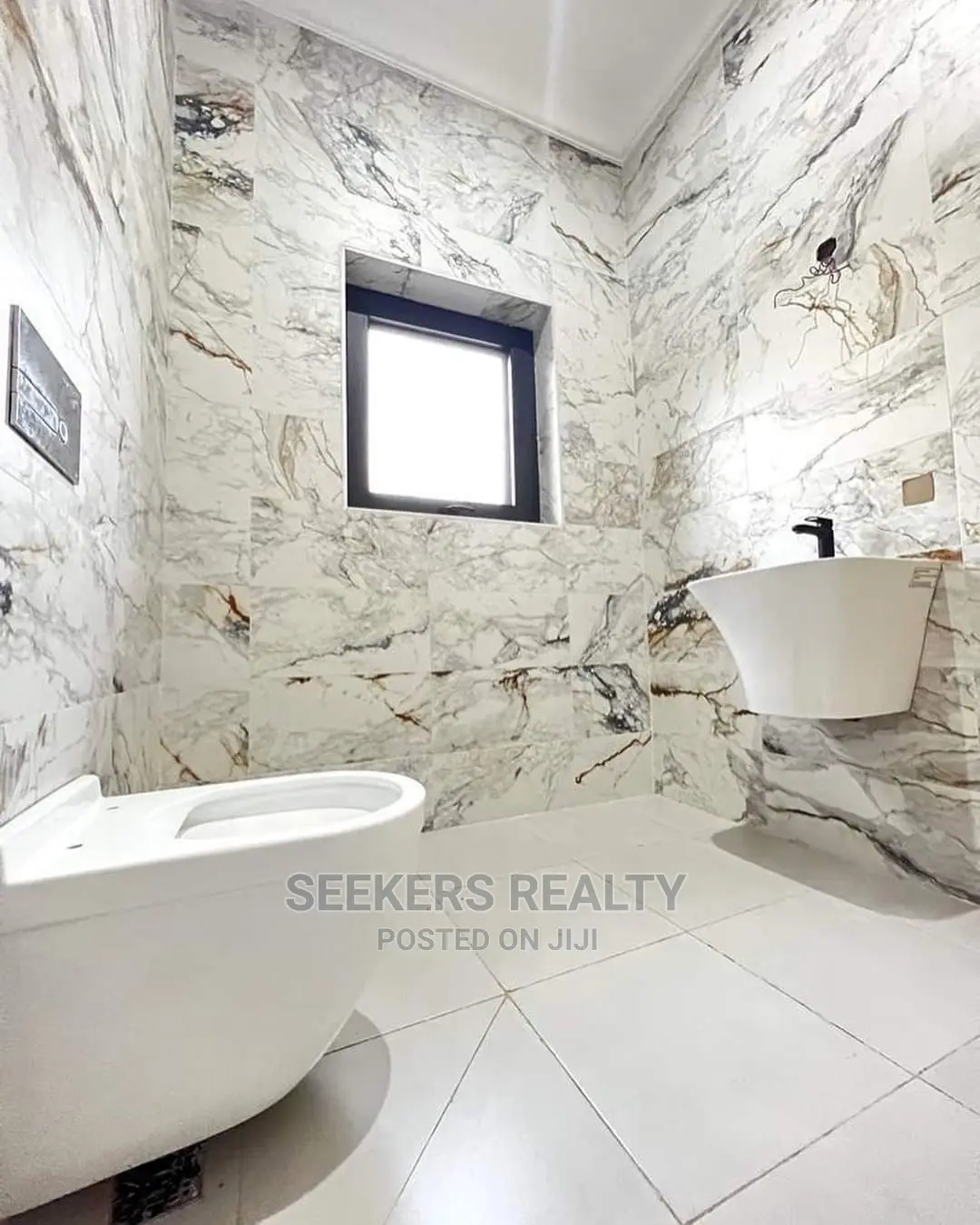 5bdrm Mansion in Seekers Realty, Spintex for Sale in Spintex