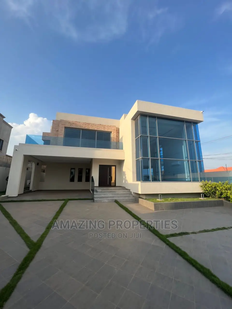 5bdrm House in 5Bedrooms Self for sale in East Legon