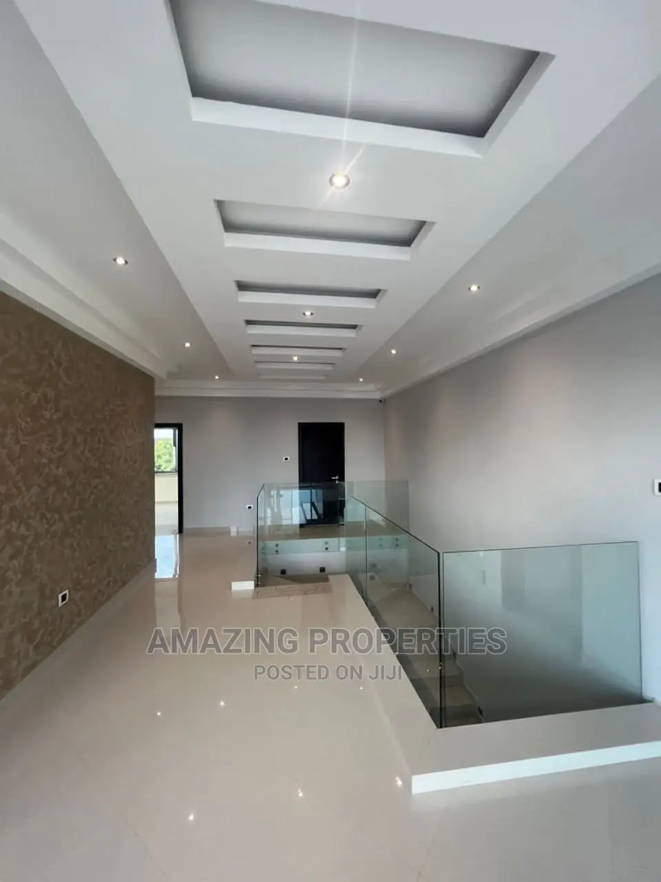 5bdrm House in 5Bedrooms Self for sale in East Legon