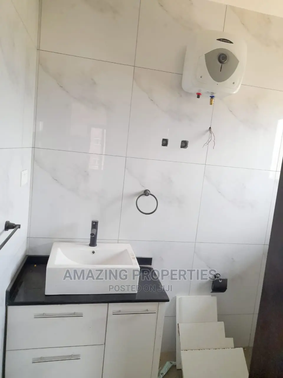 5bdrm House in 5Bedrooms Self for sale in East Legon