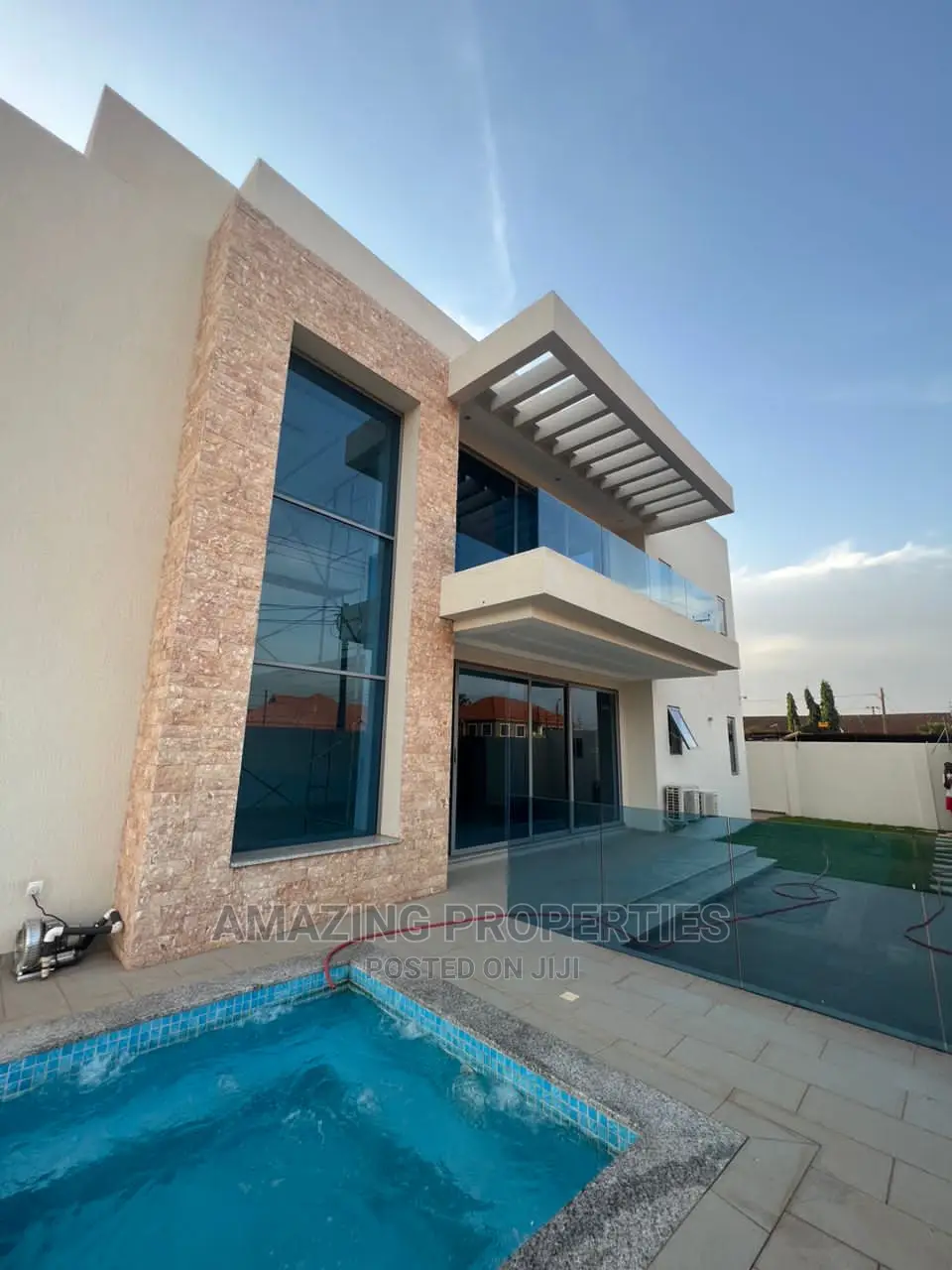 5bdrm House in 5Bedrooms Self for sale in East Legon