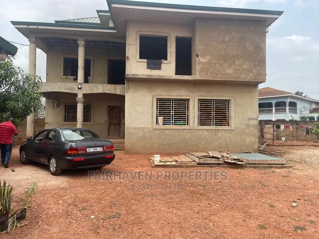 10bdrm House in Adenta for Sale in Adenta